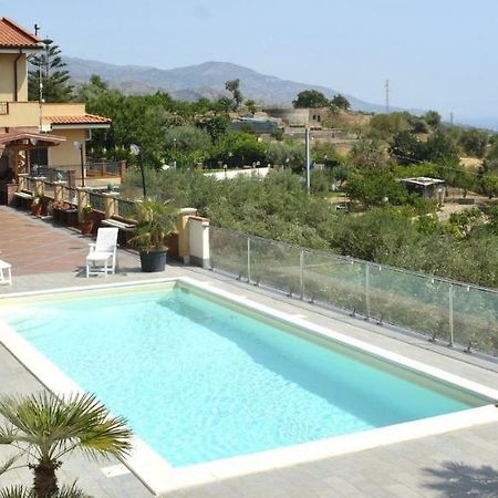 Villa Gemma Di Mare Santa Teresa Di Riva Exteriör bild