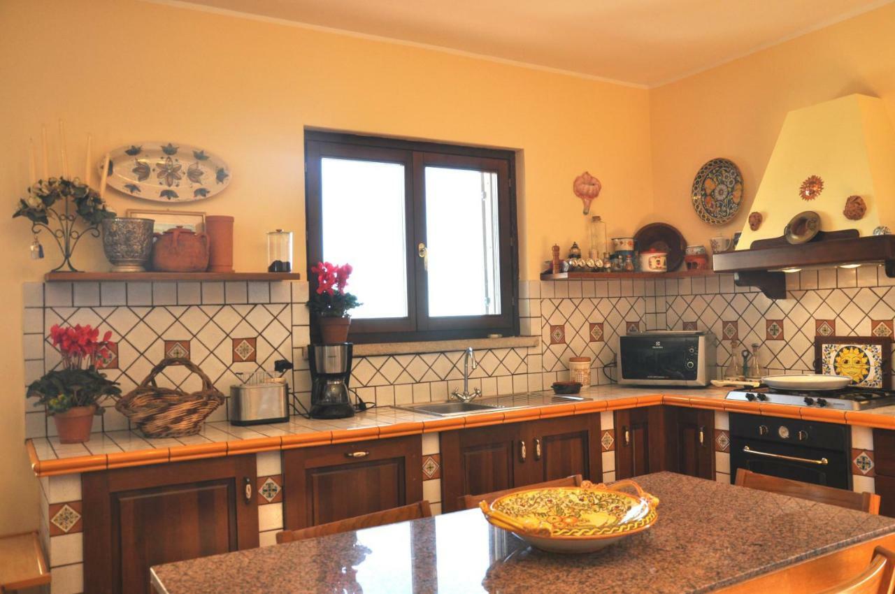 Villa Gemma Di Mare Santa Teresa Di Riva Exteriör bild