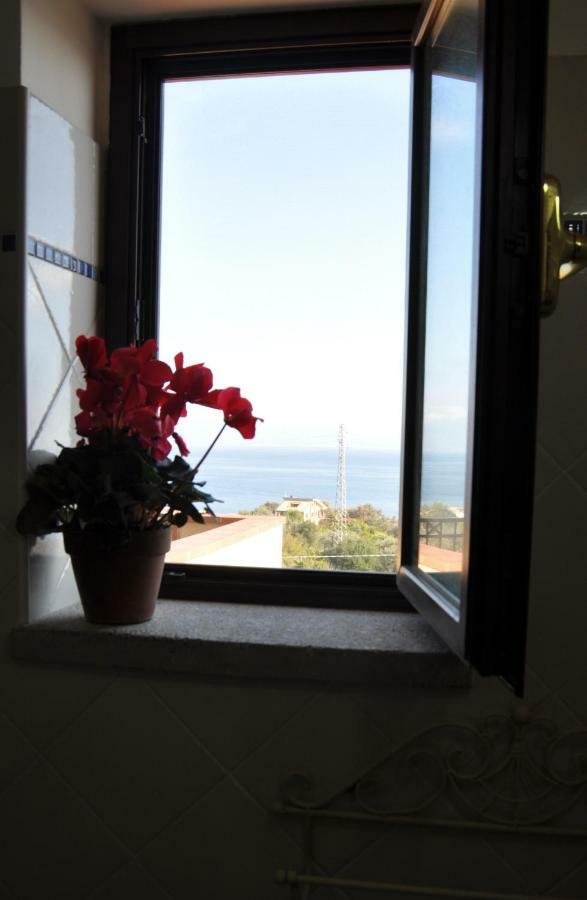 Villa Gemma Di Mare Santa Teresa Di Riva Exteriör bild