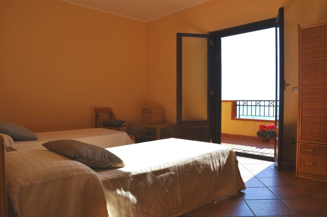 Villa Gemma Di Mare Santa Teresa Di Riva Exteriör bild